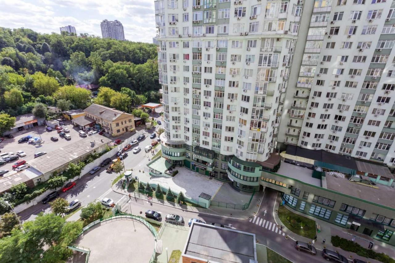 Navit Apartments With Breakfast, Near The Railway Station, The City Center And The Park Kyiv Exterior foto