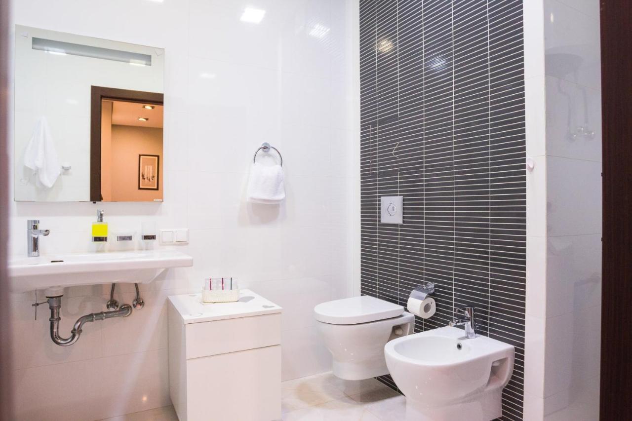 Navit Apartments With Breakfast, Near The Railway Station, The City Center And The Park Kyiv Exterior foto